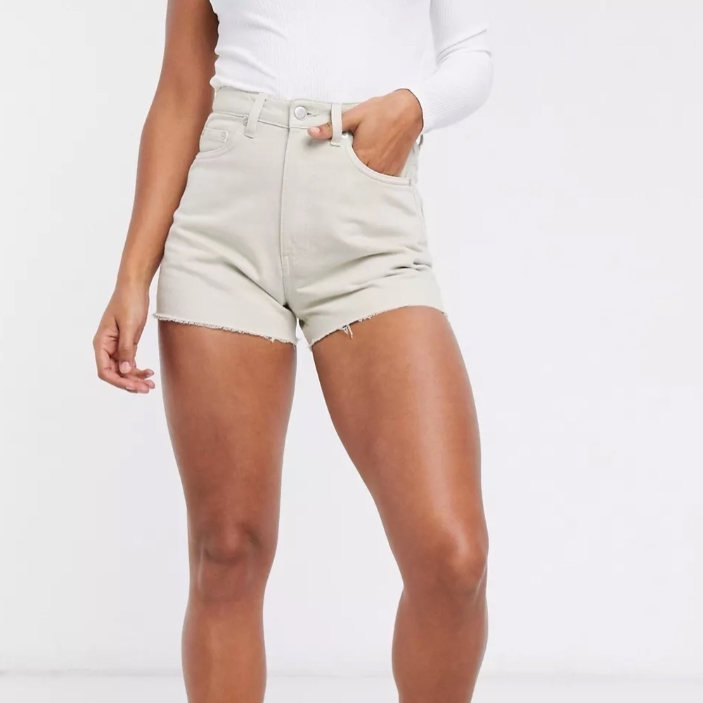 Weekday High Waist Denim Shorts Cutoff Hem Zipper Closure Cream Ecru SZ 25